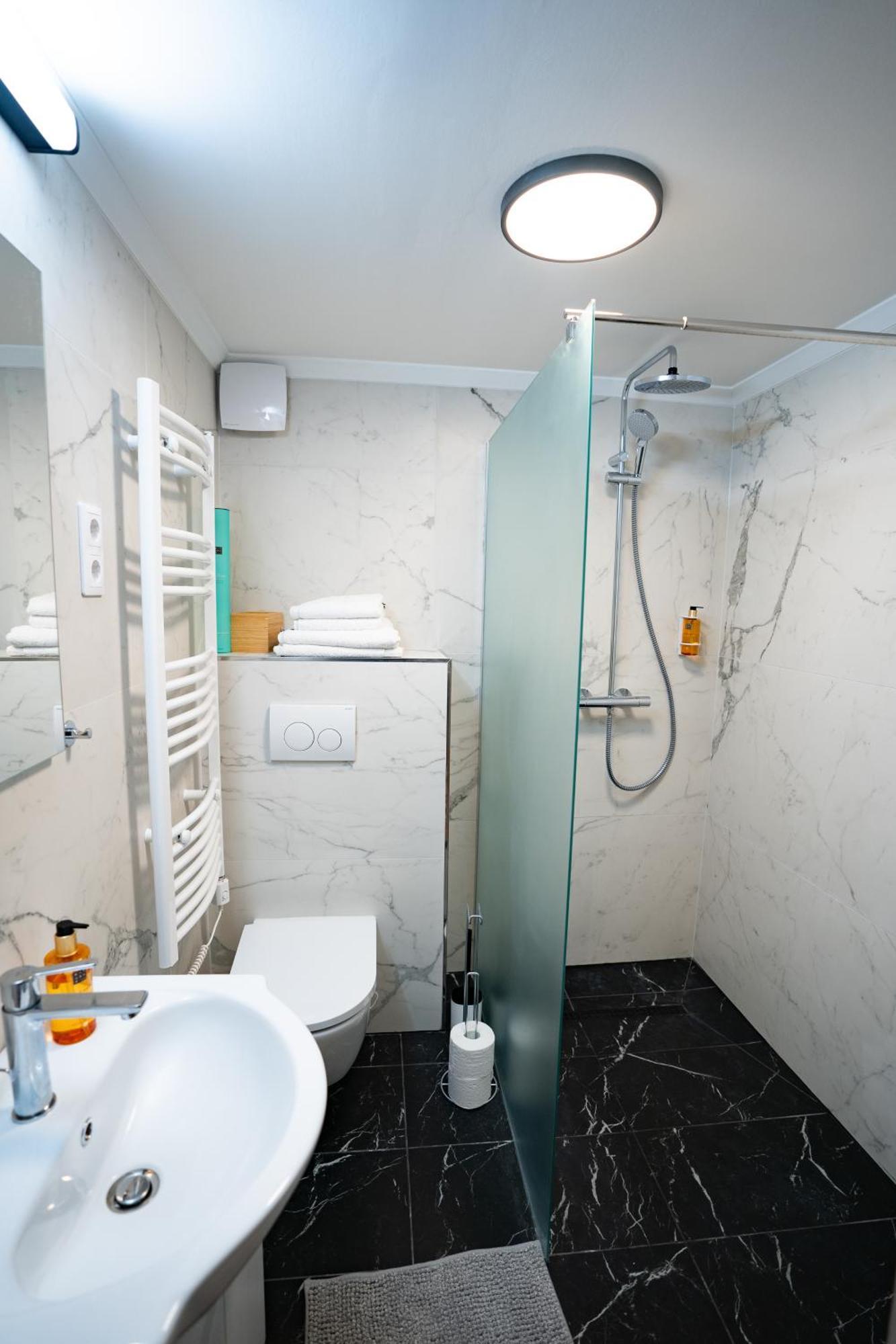 Downtown Double Room Deluxe With Joint Kitchen Budapest Exterior photo